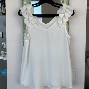 Short sleeve white flowy top